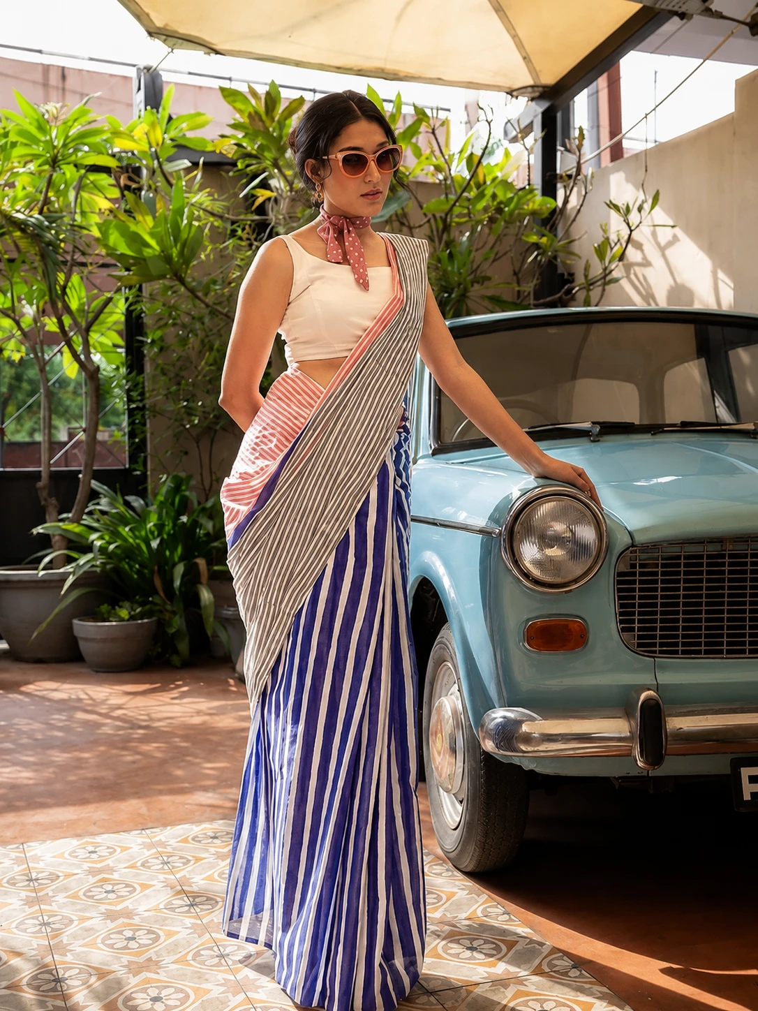 Plain Linen Digital Print Saree With Fumka Latkan & Designer Blouse