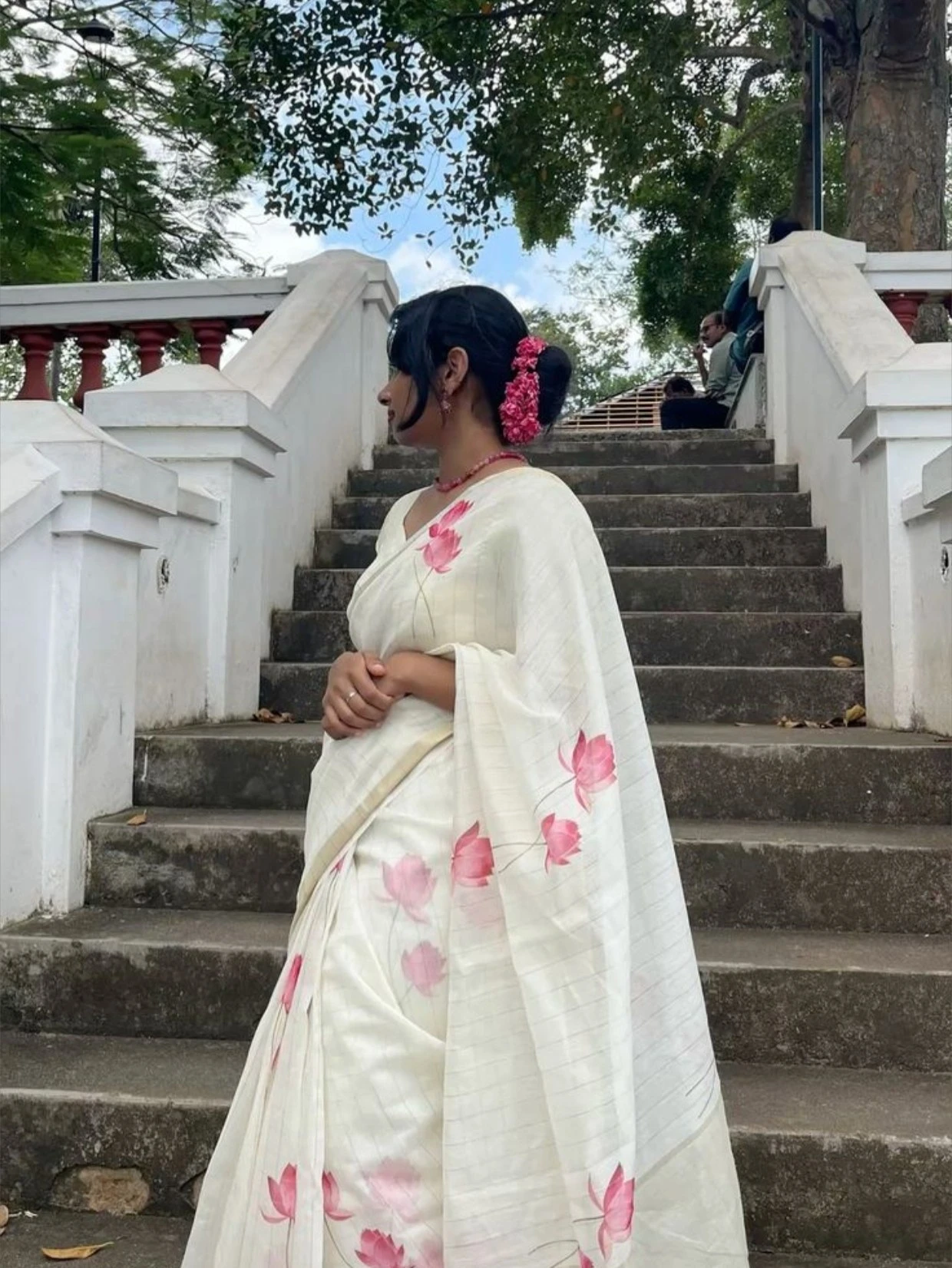Linen Digital Print Saree with Gold Jari Border & Matching Blouse | 6.30 Meter
